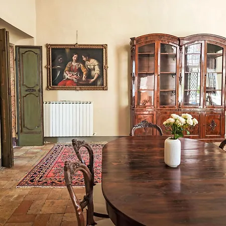 Dimora Storica Del 1400 Con Balcone By Interhome
