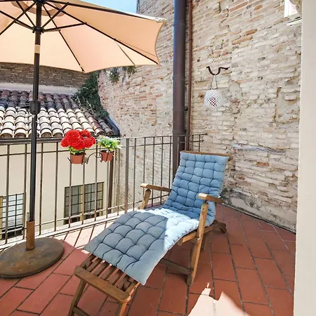 شقة Dimora Storica Del 1400 Con Balcone By Interhome فانو